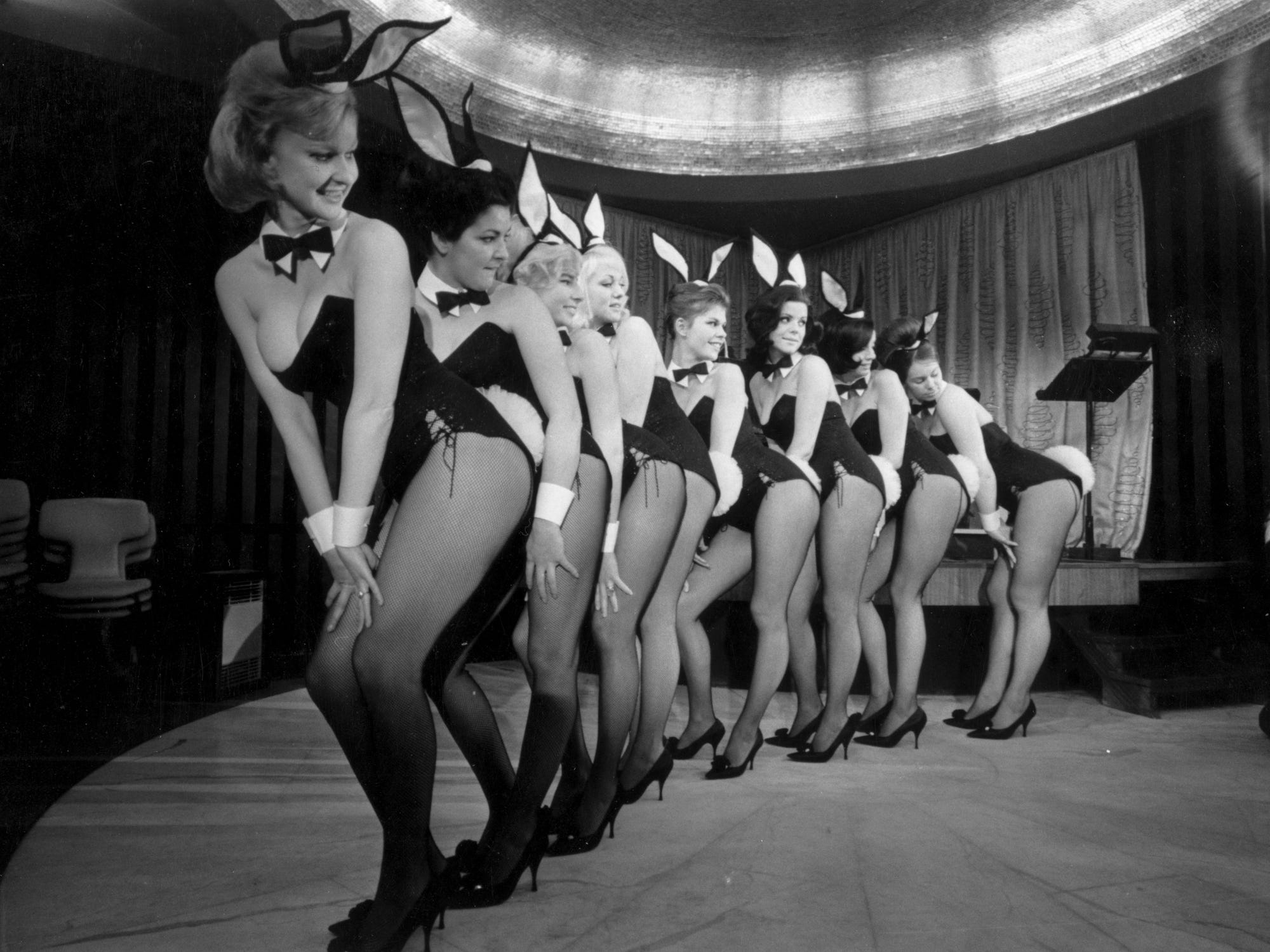 Playboy Bunny - официантки хост-клуба Playboy Club. 